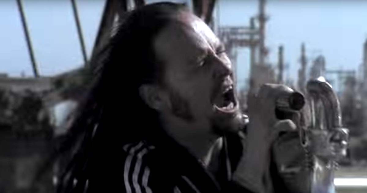 Korn y el vídeo de 'Oildale (Leave Me Alone)'