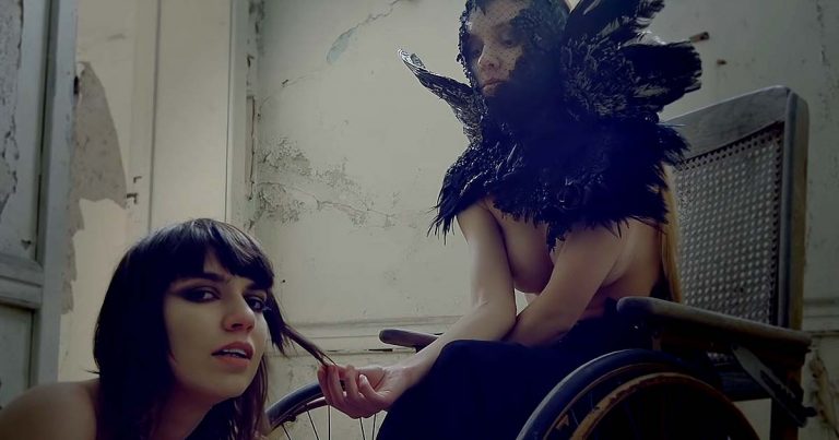 Baroness y el vídeo de 'Shock Me'