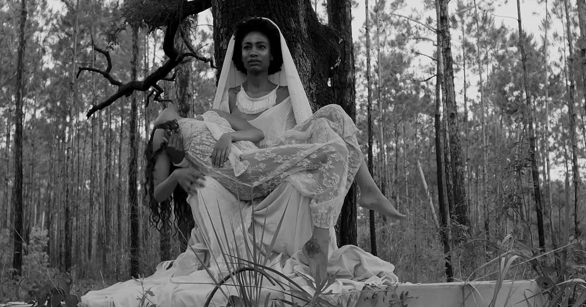 King Woman y el vídeo de 'Manna'