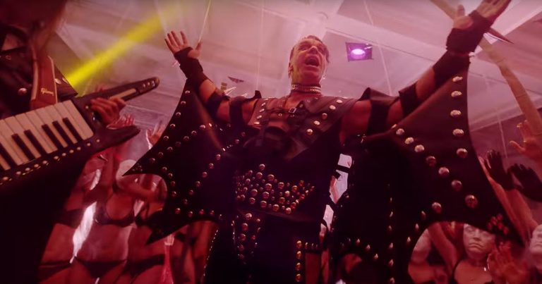 Lindemann estrenan el vídeo de 'Platz Eins' sin censura en Visit-X