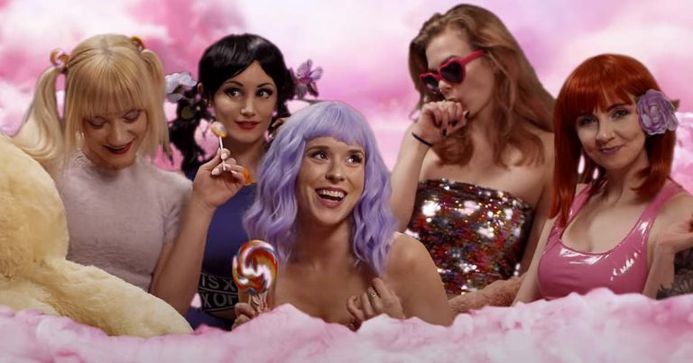 Los hardcoretas Sharptooth diseccionan a varias estrellas del pop en su nuevo vídeo, 'Say Nothing (In the Absence of Content)'